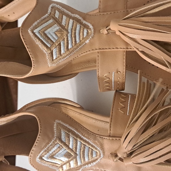 Shoes - Picture 2 of 6